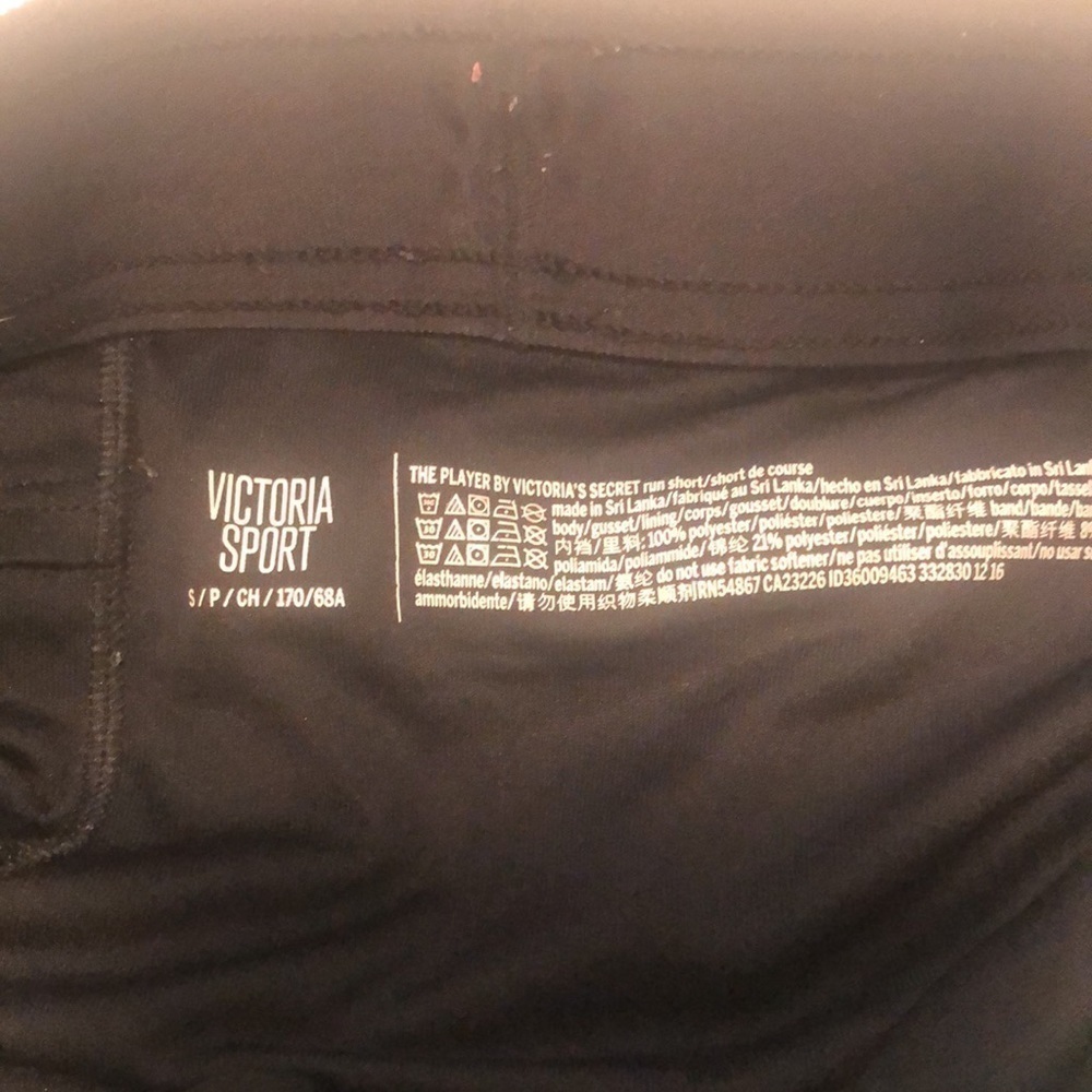 Victoria’s Secret Sport The Player shorts with inside underwear & hidden pocket - Picture 2 of 8